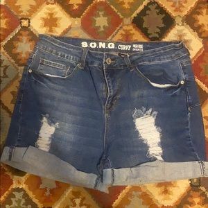 S.O.N.G. Curvy highrise shorts